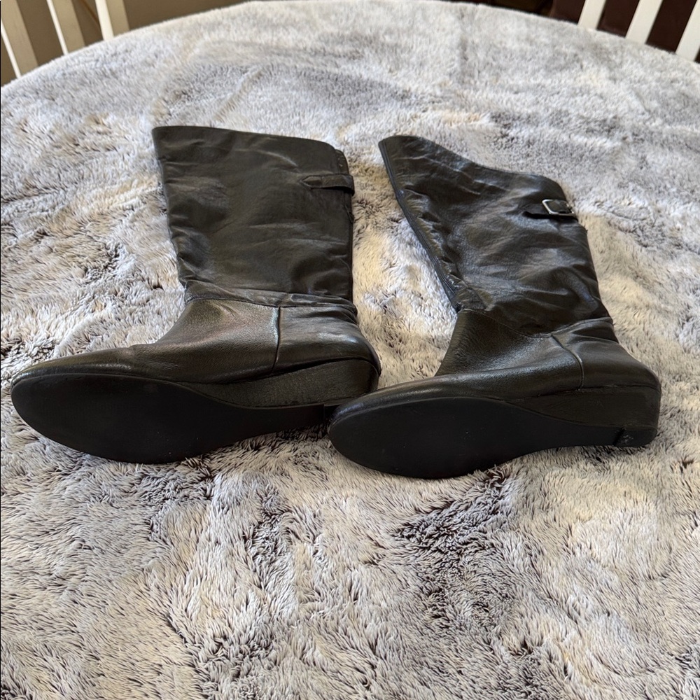 Women’s 8 1/2 Black‎ Slouchy Mid-Calf Boot Back Buckle Wedge Heel Leather Upper - Picture 8 of 13